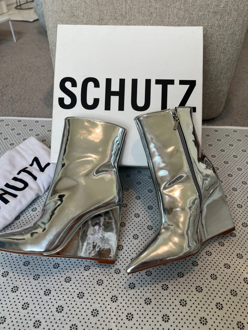 SCHUTZ reposhing this